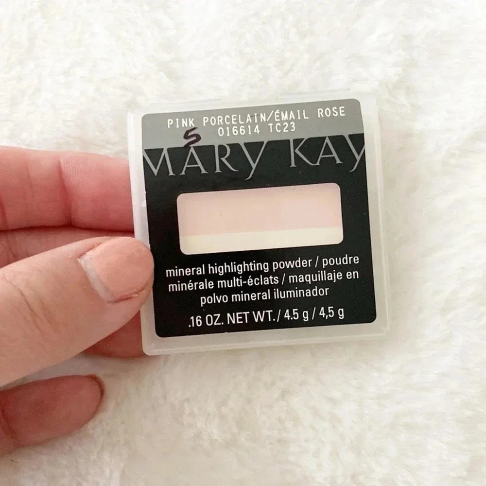 Mary Kay bundle highlighting powder, matte lip color stick, & cheek color, brush